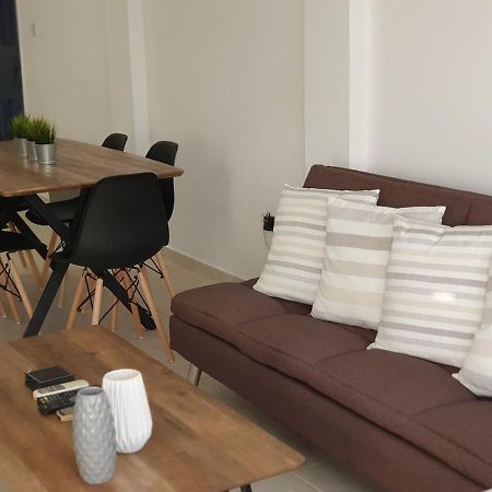 Appartement Central Gem - 10 Min Walk To The Sea, Harbor And Mall à Paphos Extérieur photo
