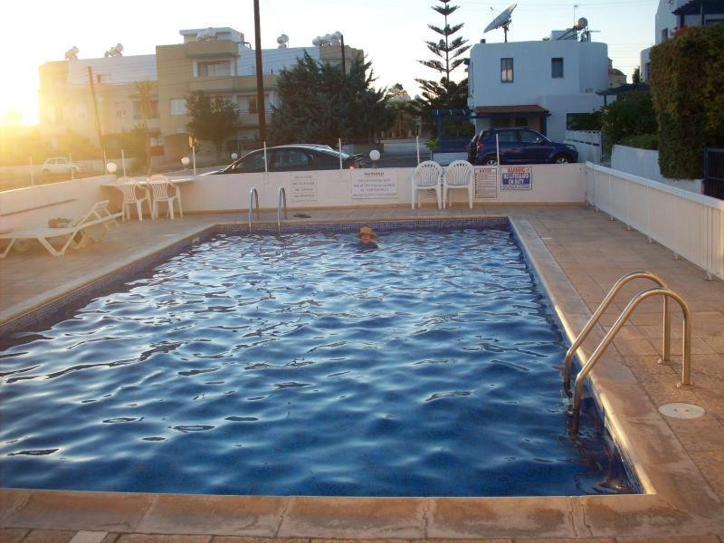 Appartement Central Gem - 10 Min Walk To The Sea, Harbor And Mall à Paphos Extérieur photo