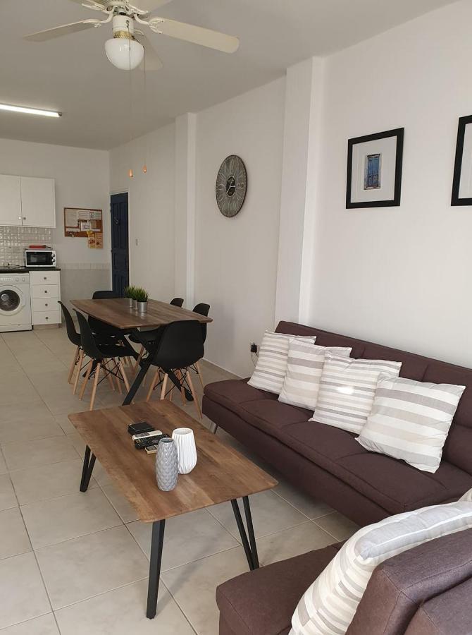 Appartement Central Gem - 10 Min Walk To The Sea, Harbor And Mall à Paphos Extérieur photo