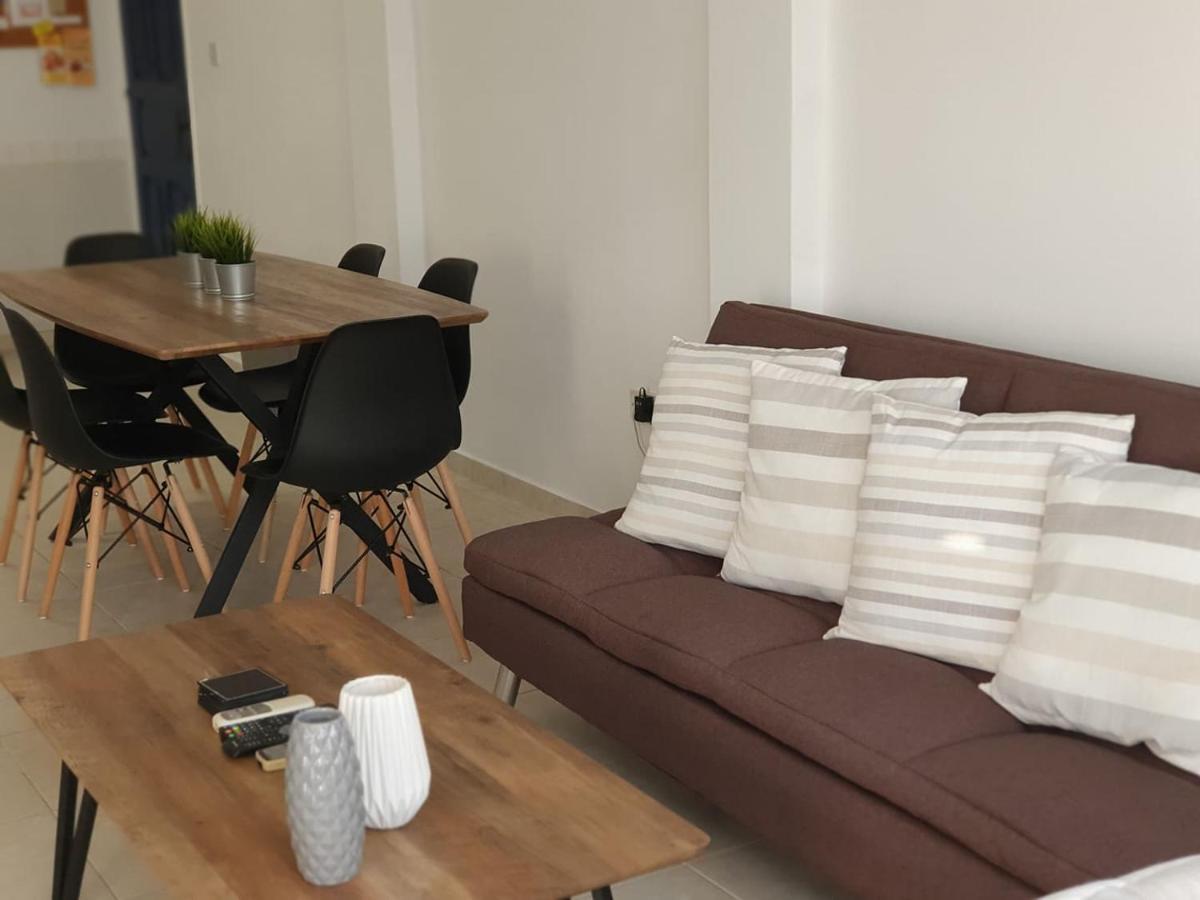 Appartement Central Gem - 10 Min Walk To The Sea, Harbor And Mall à Paphos Extérieur photo
