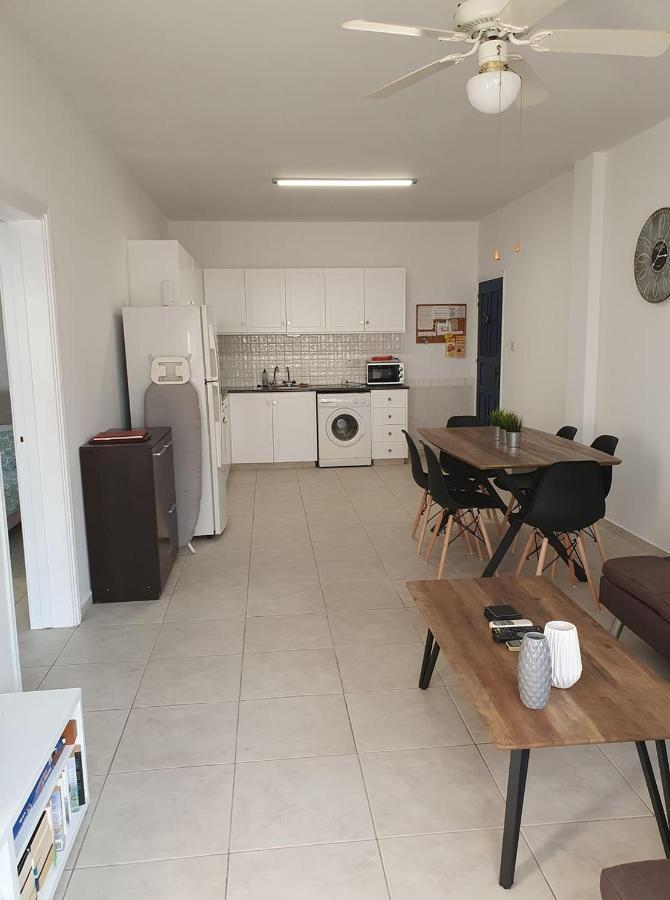 Appartement Central Gem - 10 Min Walk To The Sea, Harbor And Mall à Paphos Extérieur photo