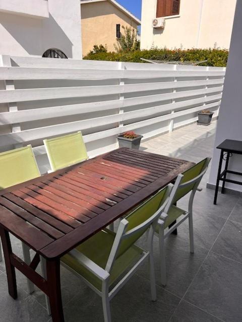 Appartement Central Gem - 10 Min Walk To The Sea, Harbor And Mall à Paphos Extérieur photo