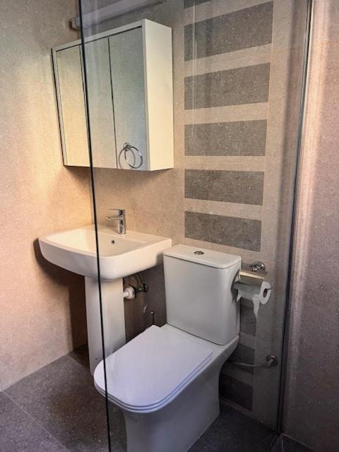 Appartement Central Gem - 10 Min Walk To The Sea, Harbor And Mall à Paphos Extérieur photo